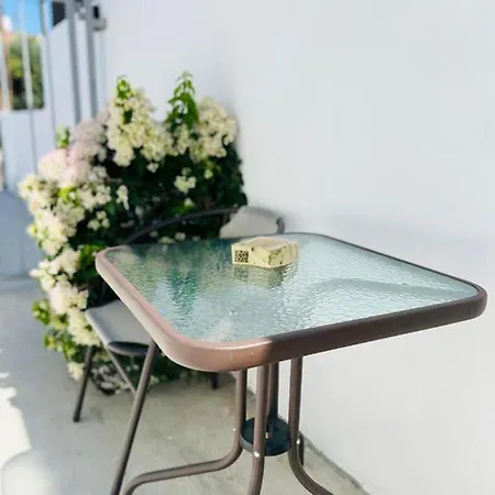 - - Sleeps 4 - Garden - Parking Daire Larnaca