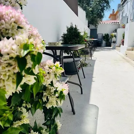 - - Sleeps 4 - Garden - Parking 拉纳卡