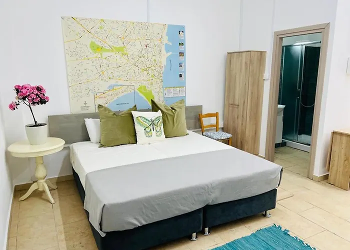 - - Sleeps 4 - Garden - Parking لارنكا