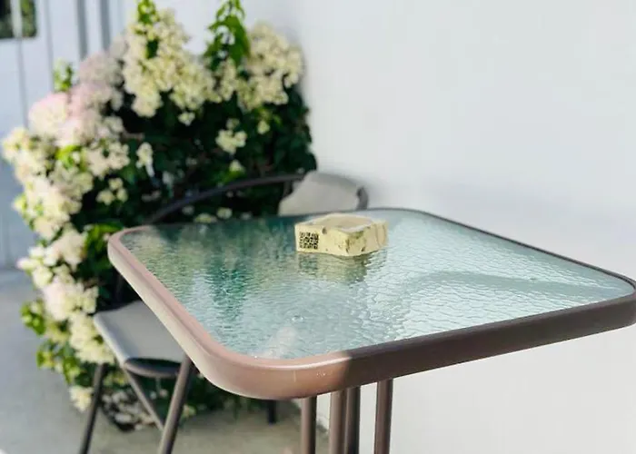 شقة - - Sleeps 4 - Garden - Parking