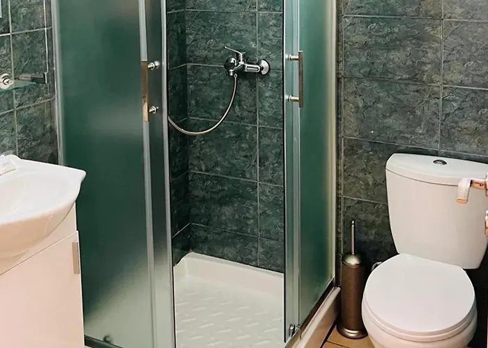 - - Sleeps 4 - Garden - Parking لارنكا